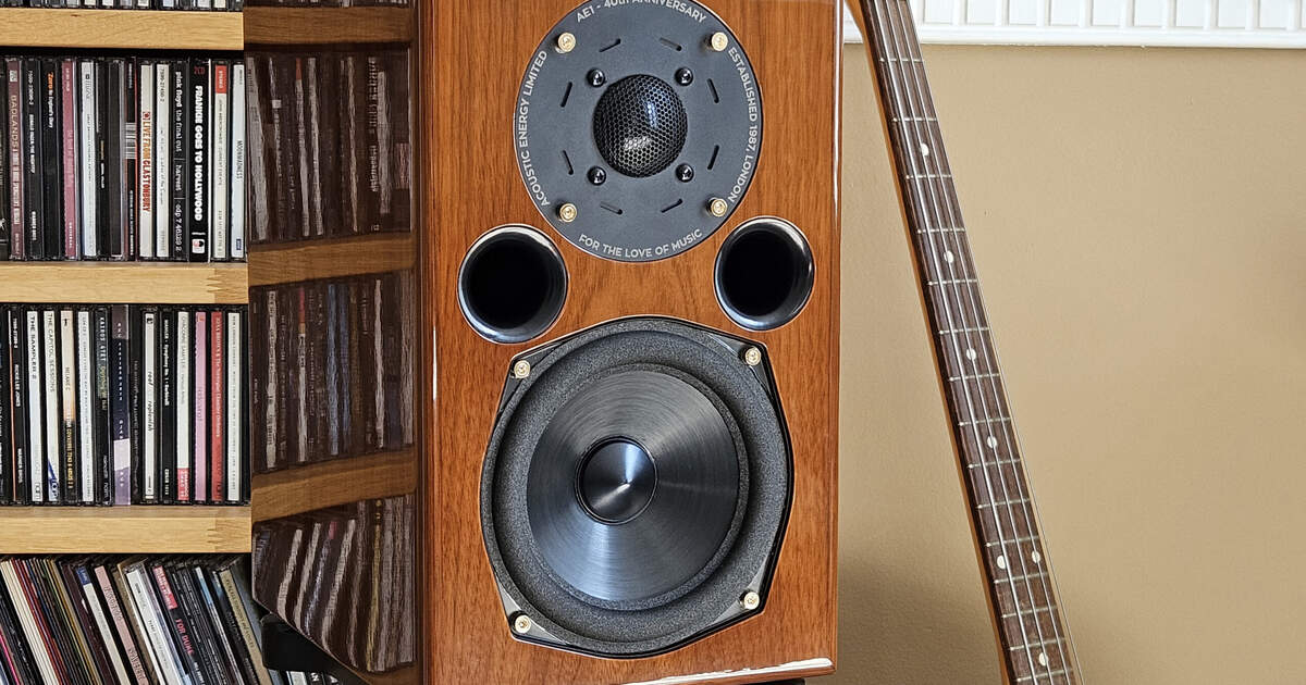 ae1-40th-anniversary-09-walnut