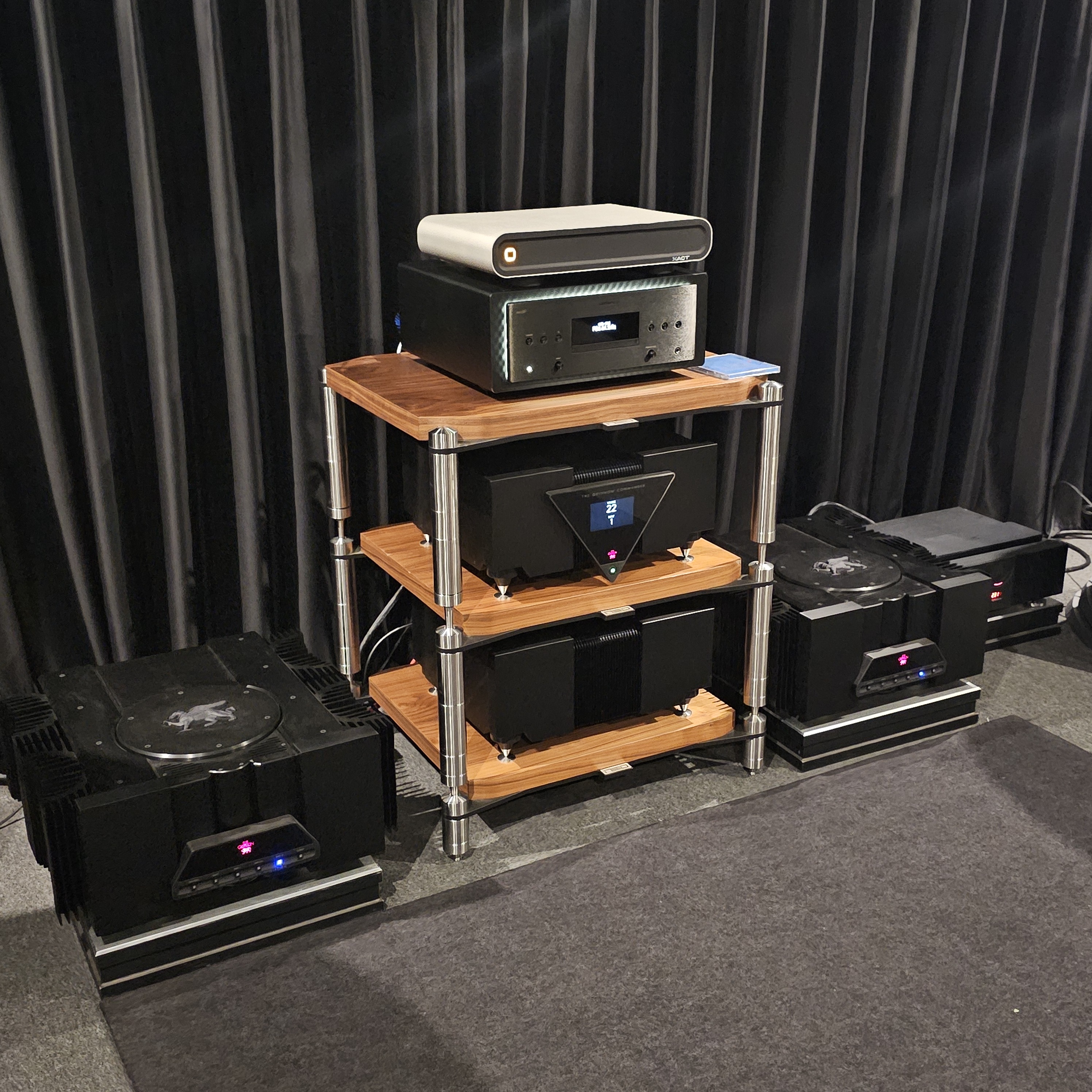 Foto 4 Ultimate Anivers Foto 4 Ultimate Anivers