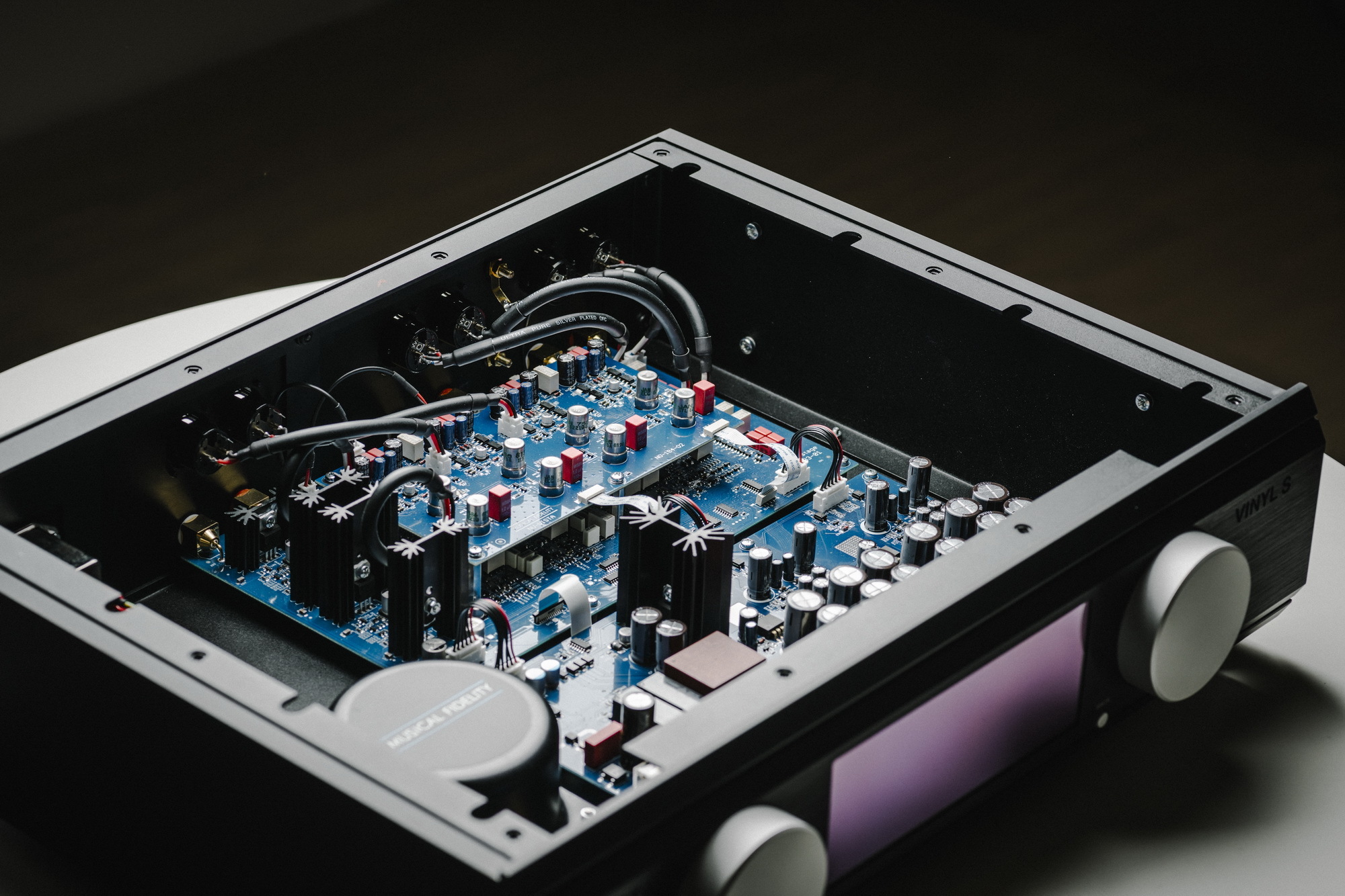 Nu-Vista-Vinyl-S-Black-inside-2