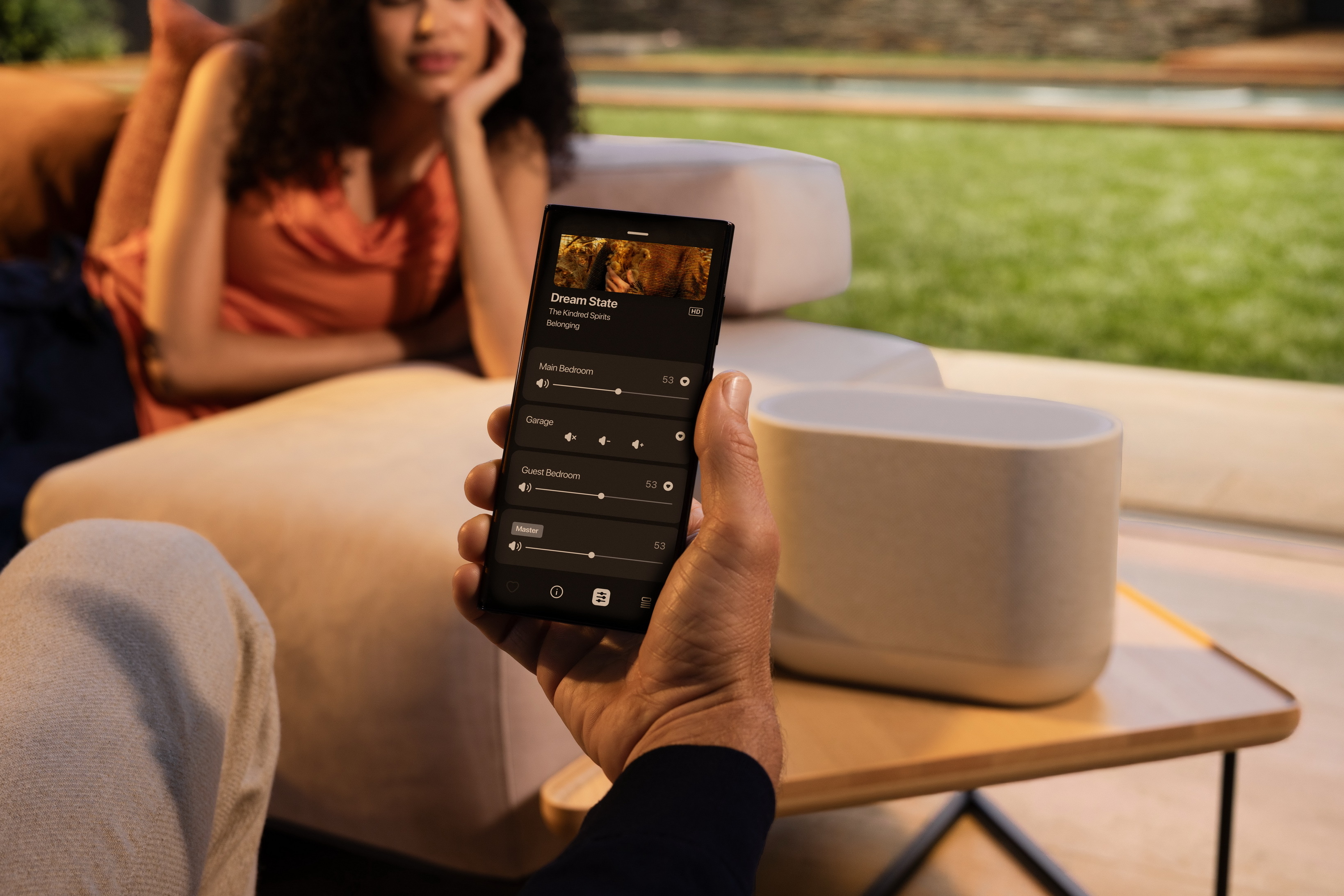 Denon Home 400 White Lifestyle 3 Denon Home 400 White Lifestyle 3